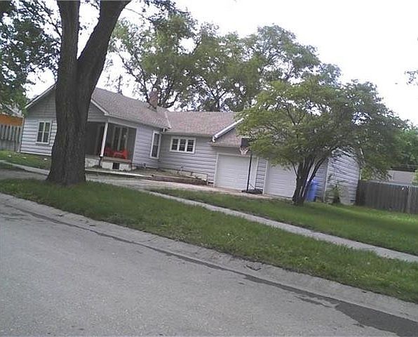 2nd image of 109 E 3rd St