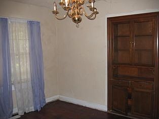 Dining rm. bltin/hrdwd. flrs.