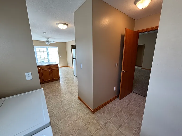 E Greenwood Dr — Photo 7