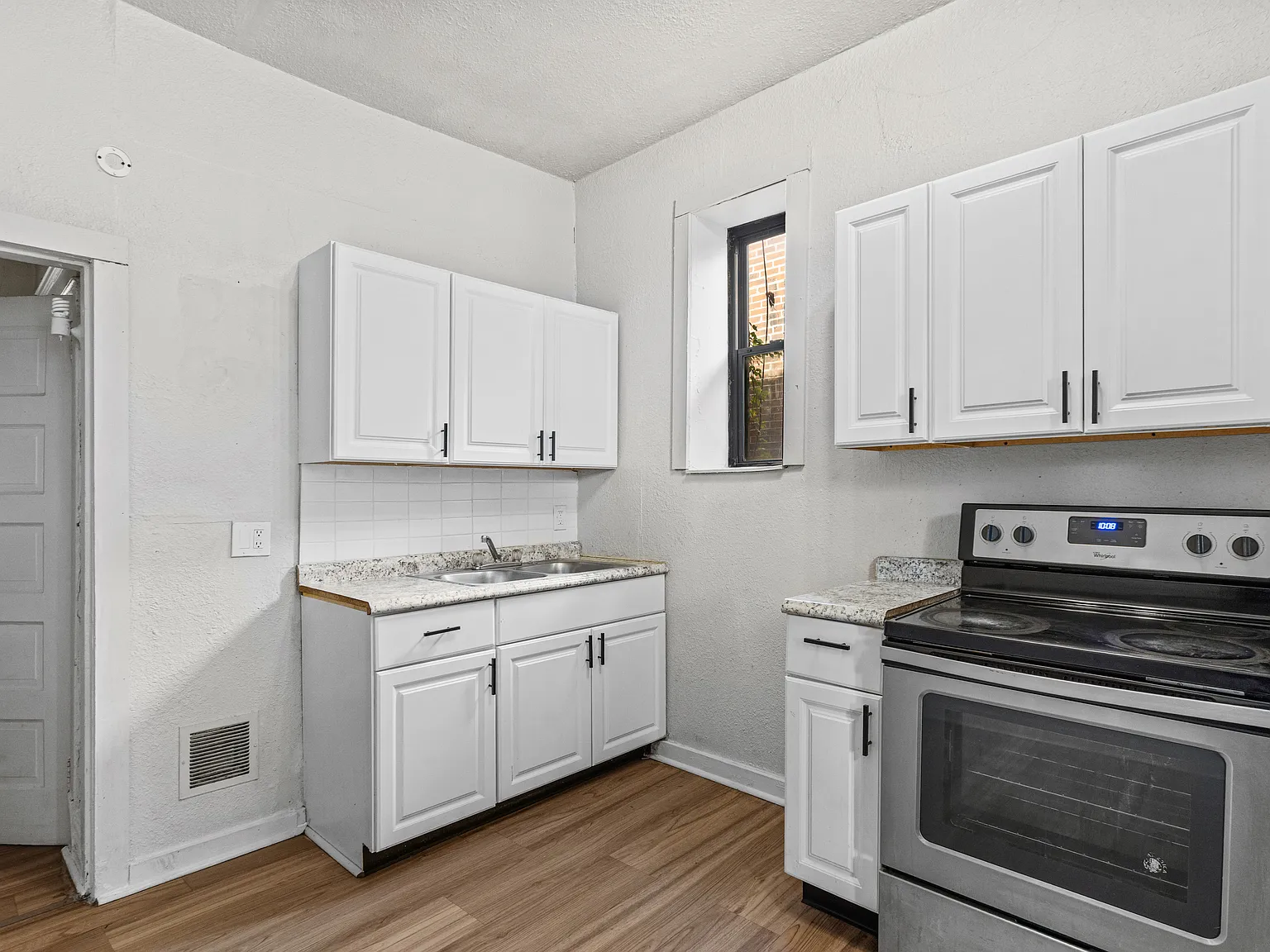 3934 Pennsylvania Ave — Photo 3
