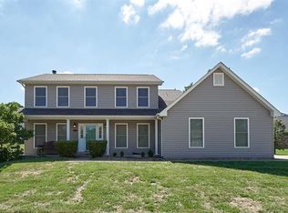 902 Westrun Dr, Ballwin, MO 63021