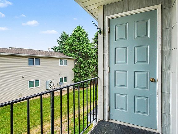 5th image of 207 Tanglewood Dr APT D