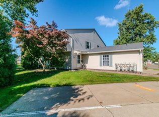 6813 Colonial Dr APT D, Mentor, OH 44060