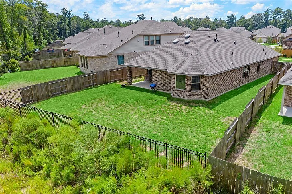 3 bed, 2.5 bath, 1923 sqft, $2,600 — Photo 1