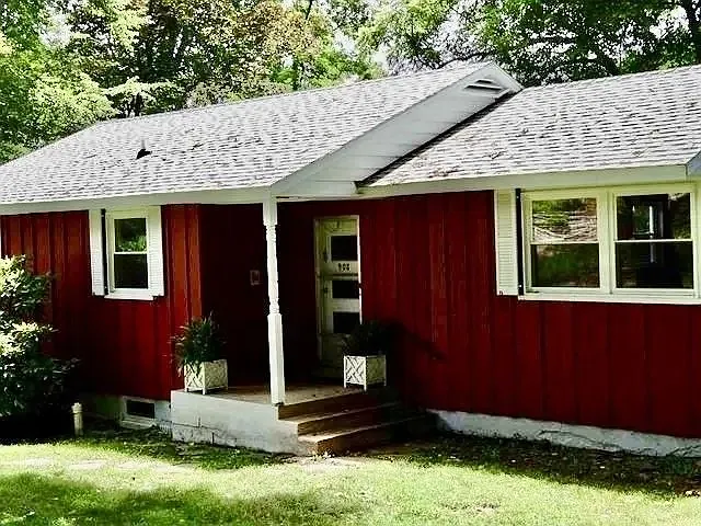 3 bed, 1.5 bath, $2,825 — Photo 2