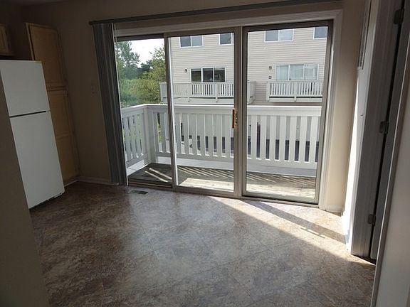 4th image of 995 Manchester Cir #995