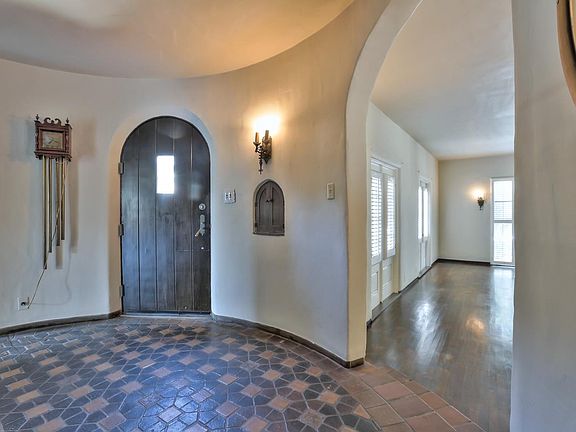 4th image of 901 Palm Ave