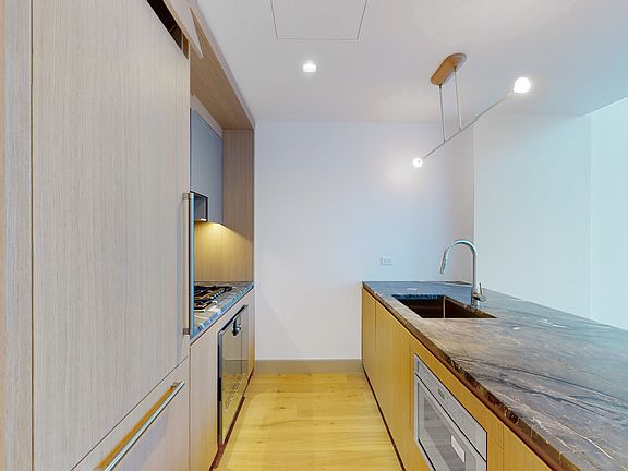 4th image of 101 W 14th St #10B