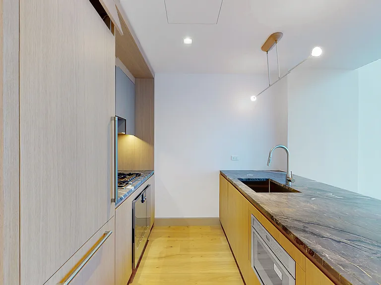 101 W 14th St #10B — Photo 4