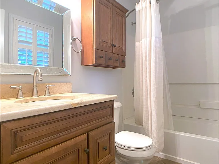 2721 Mirror Lake Dr — Photo 18