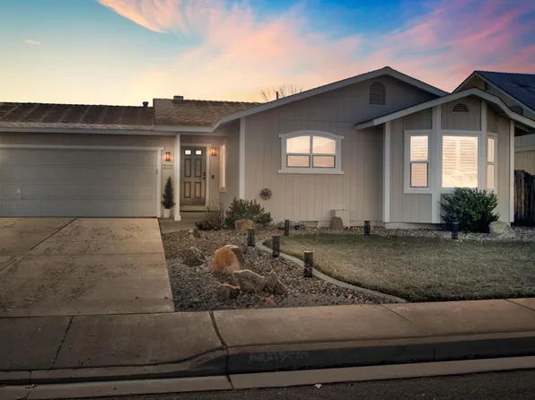 212 Woodlake Cir, Dayton, NV 89403