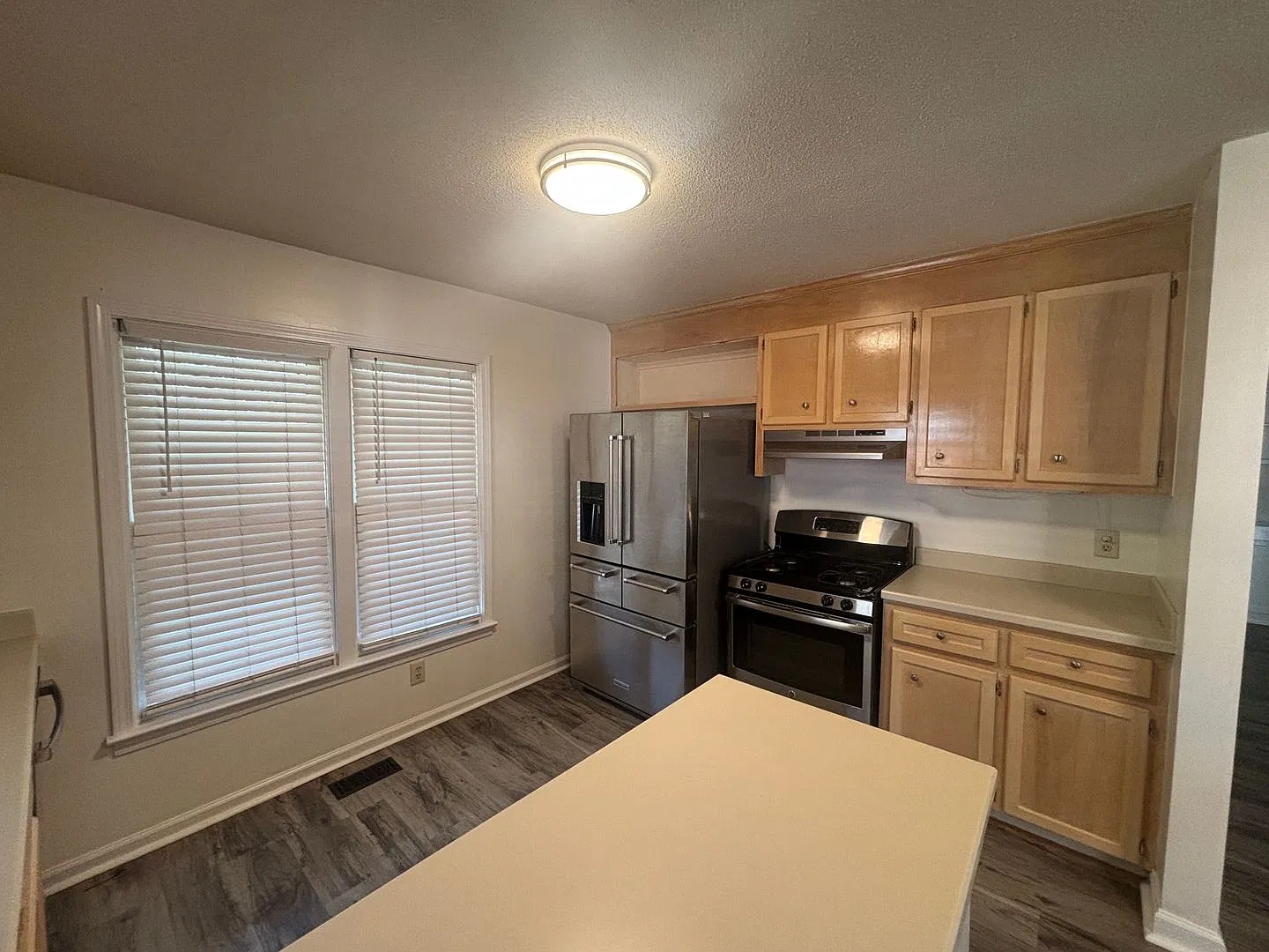 3 Bedroom 2 Bath in rosewood — Photo 3