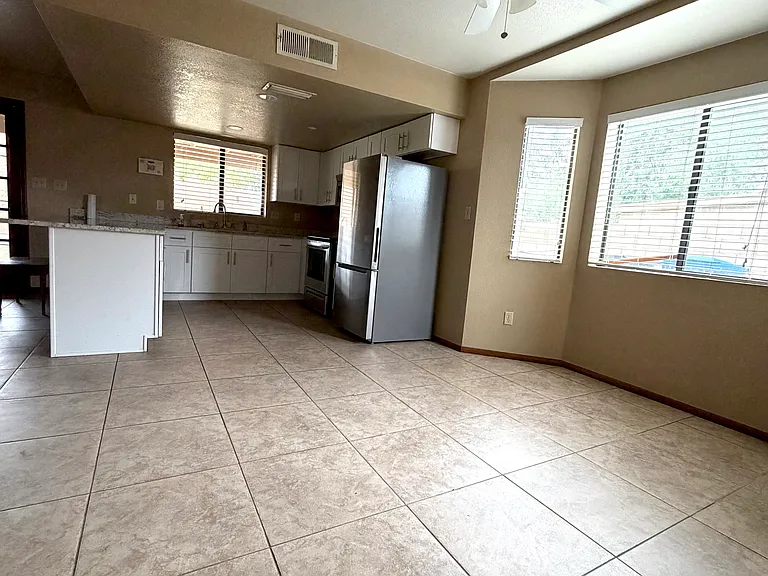 5717 E Evergreen St — Photo 6
