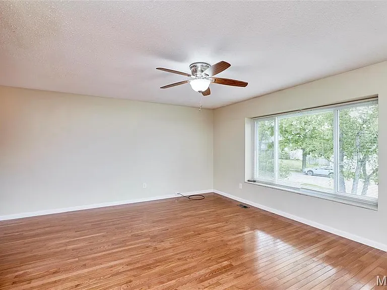 241 Valleyoak Ct — Photo 2
