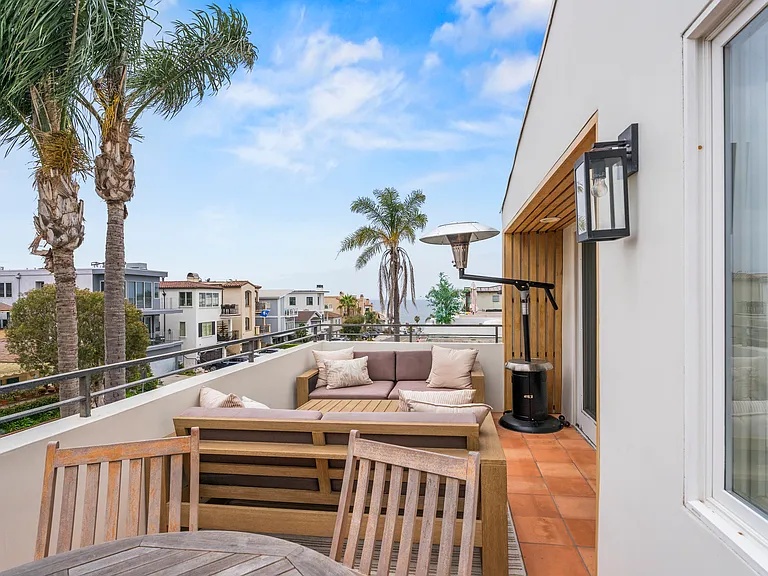 445 Marine Ave — Photo 4