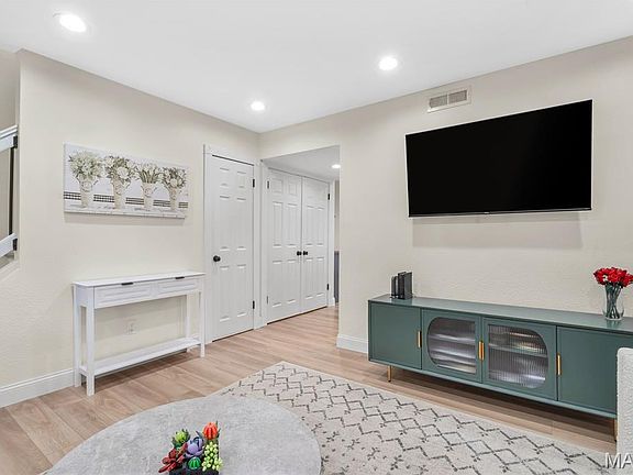 4th image of 4259 Burnett Walk