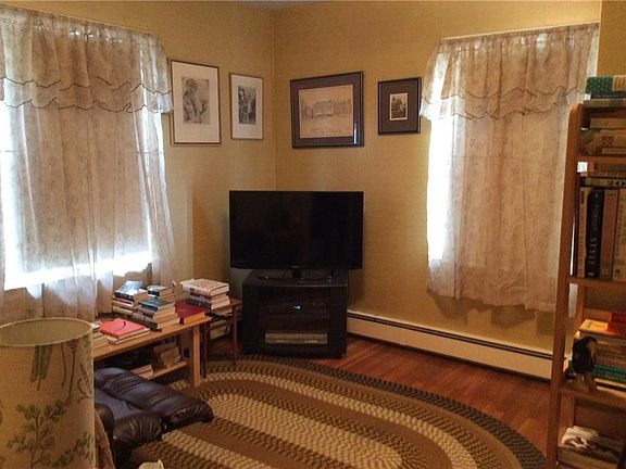 4th image of 35 Basswood Ave