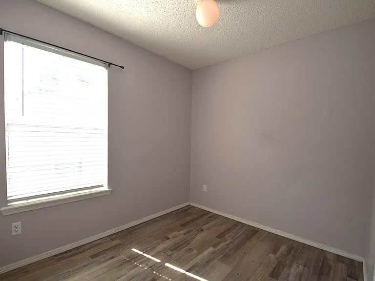 212 SE 17th St — Photo 13