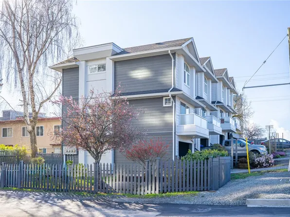 601 Nelson St #4, Esquimalt, BC V9A 6P7