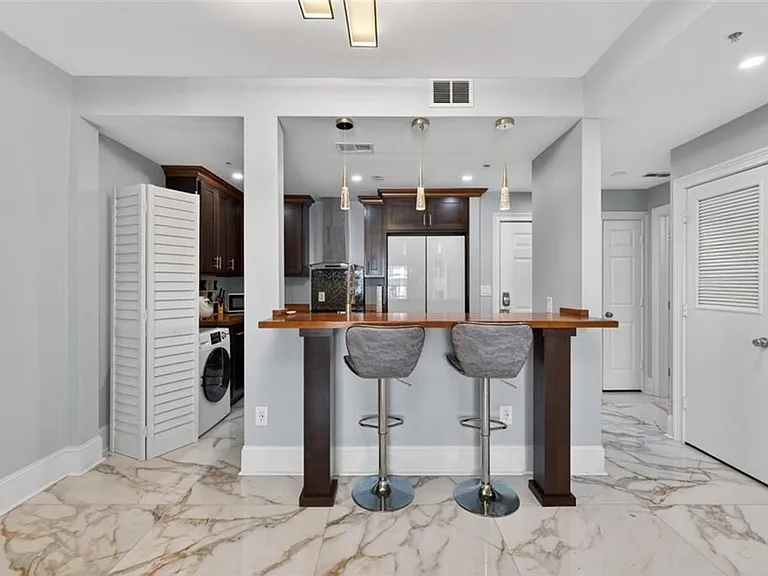 1075 Peachtree Walk NE #A512 — Photo 10