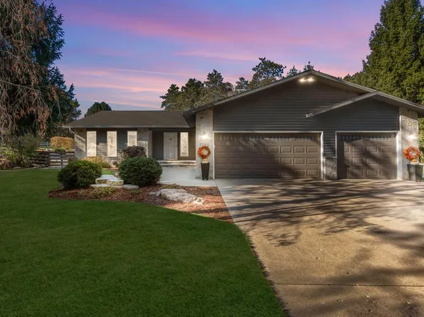 5589 Whispering Pines DRIVE, West Bend, WI 53095