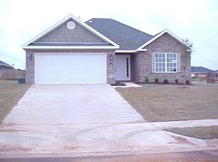 2200 SW Huntwick Ave, Bentonville, AR 72712