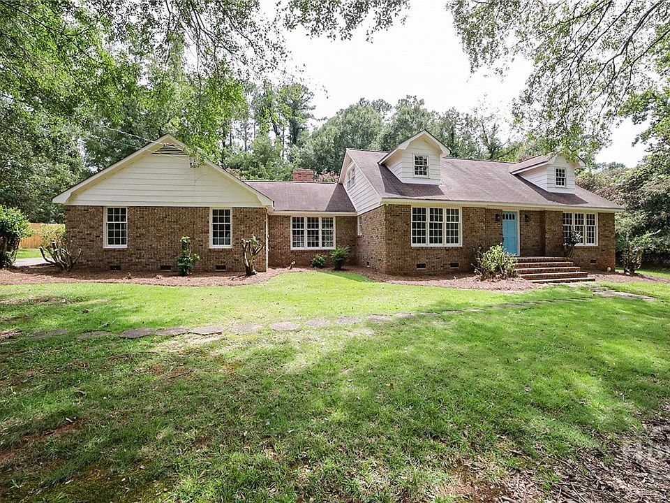 1st image of 215 Lenox Road