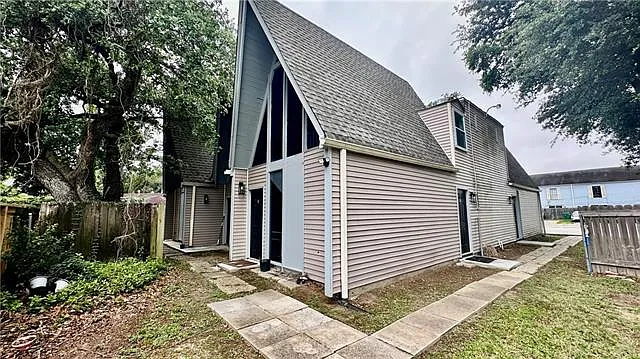 1 bed, 1.0 bath, 910 sqft, $1,050 — Photo 3