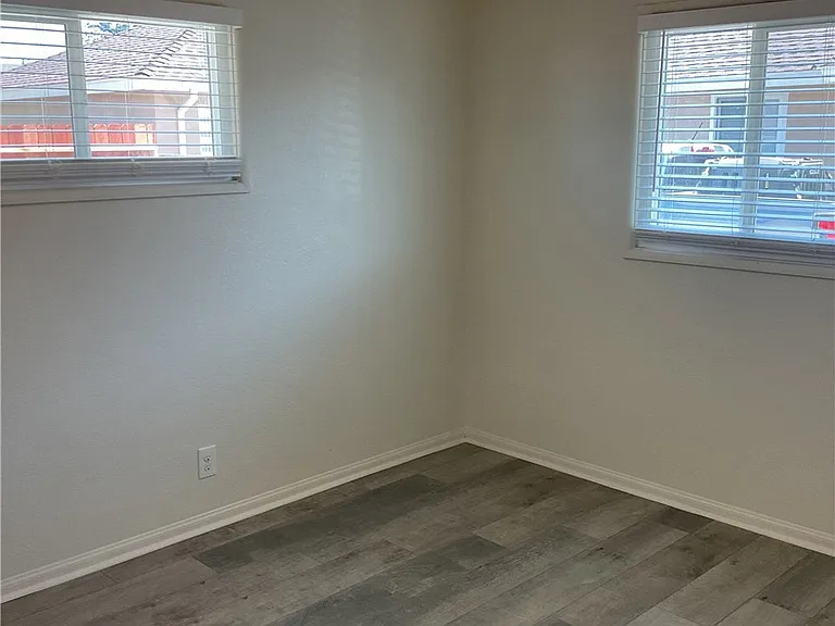 816 W G St — Photo 12