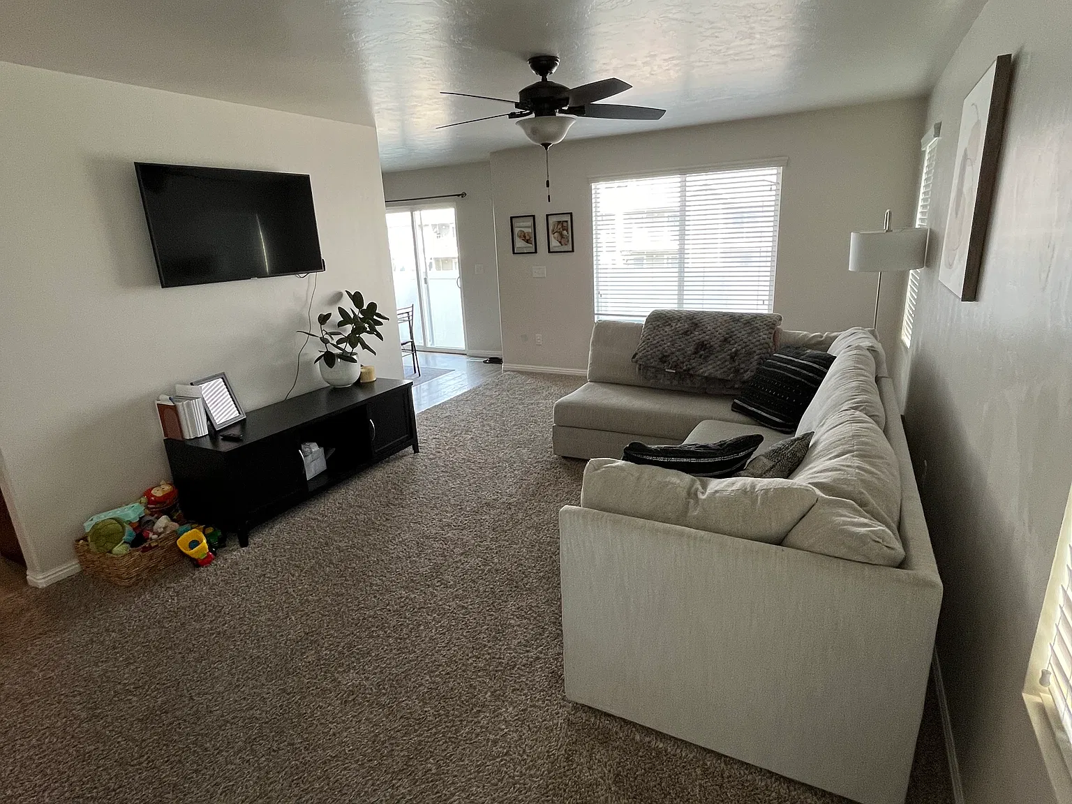 4 bed, 2379 sqft, $2,300 — Photo 2