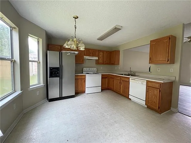 3 bed, 2.0 bath, 1220 sqft, $1,650 — Photo 4