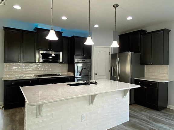 2nd image of 118 Tamarac Ave