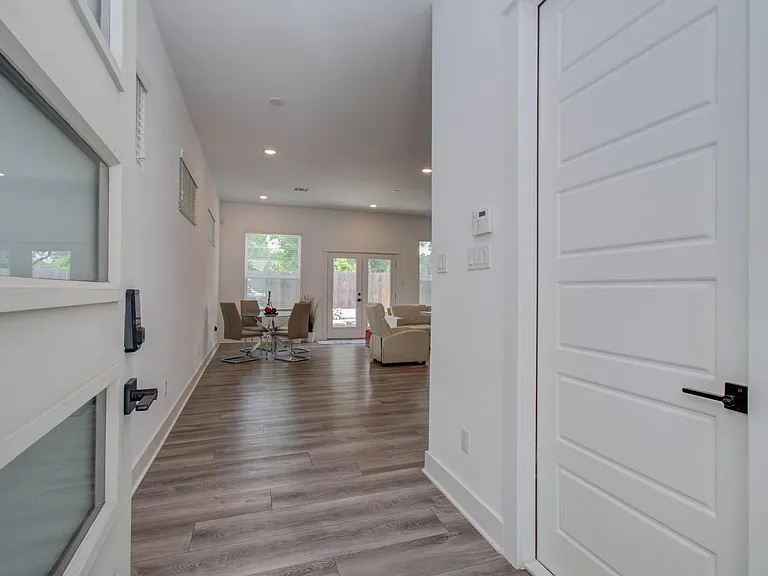 970 Highland Sound Ln — Photo 6