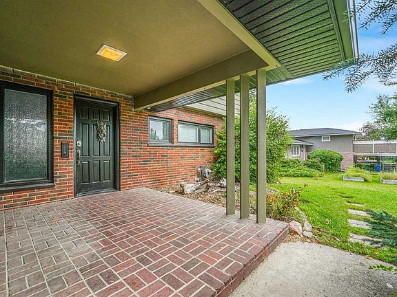 2nd image of 2404 Sovereign Cres SW