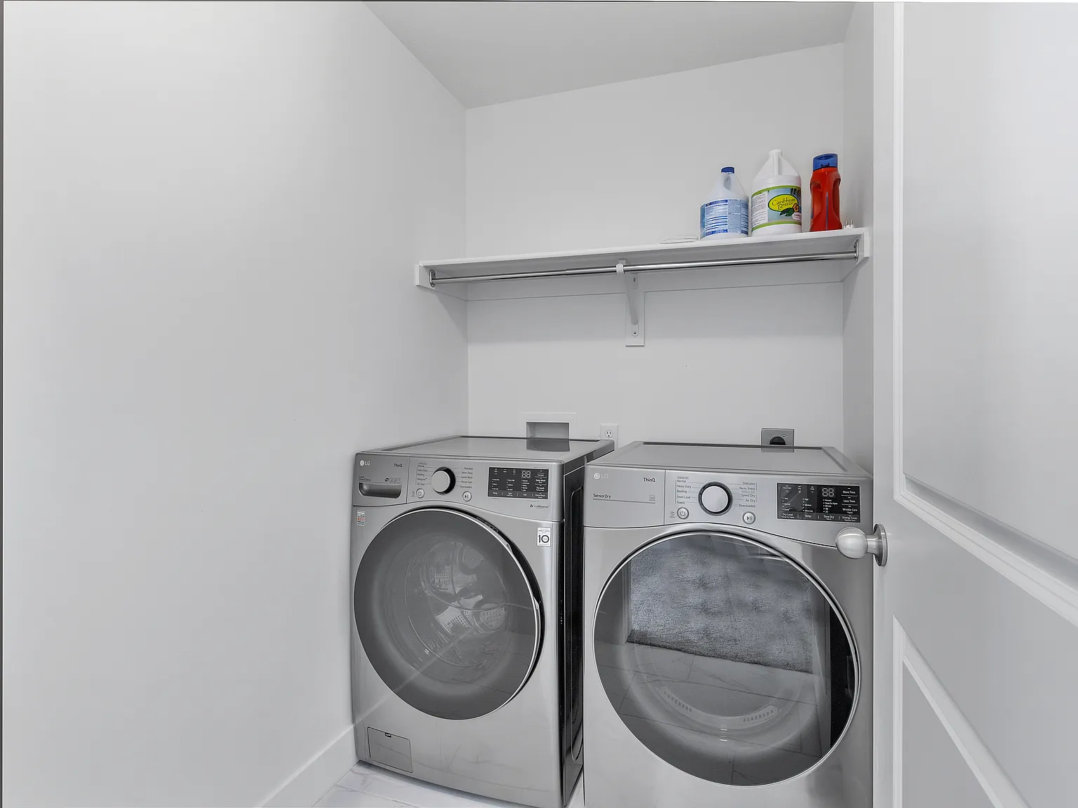 Studio, 1307 sqft, $1,300 — Photo 3