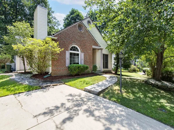 122 Sterlingdaire Dr, Cary, NC 27511