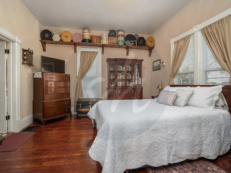 1111 W Pikes Peak Avenue — Photo 6