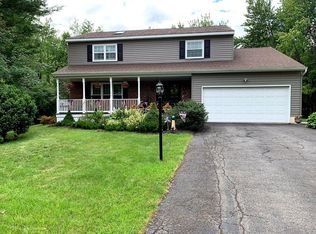 3 Ritannie Ct, Latham, NY 12110