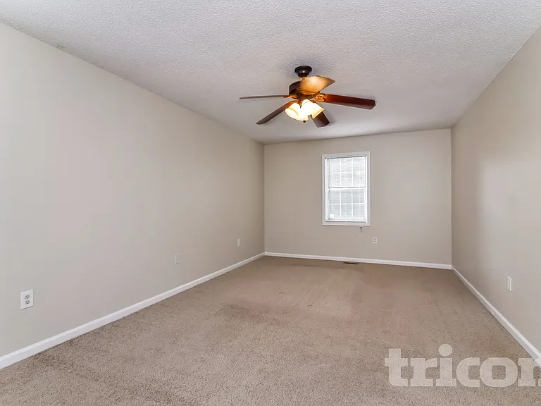 230 Parkway Ct — Photo 9
