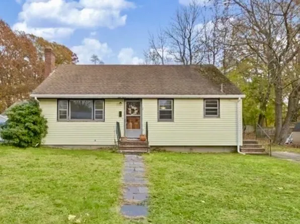 20 Huntress Ave, Brockton, MA 02302