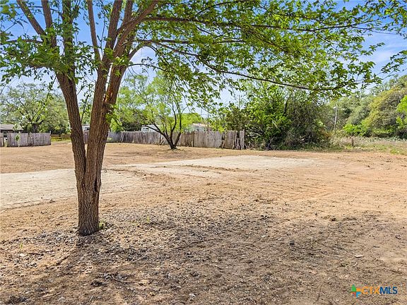 4th image of 933 County Road 118