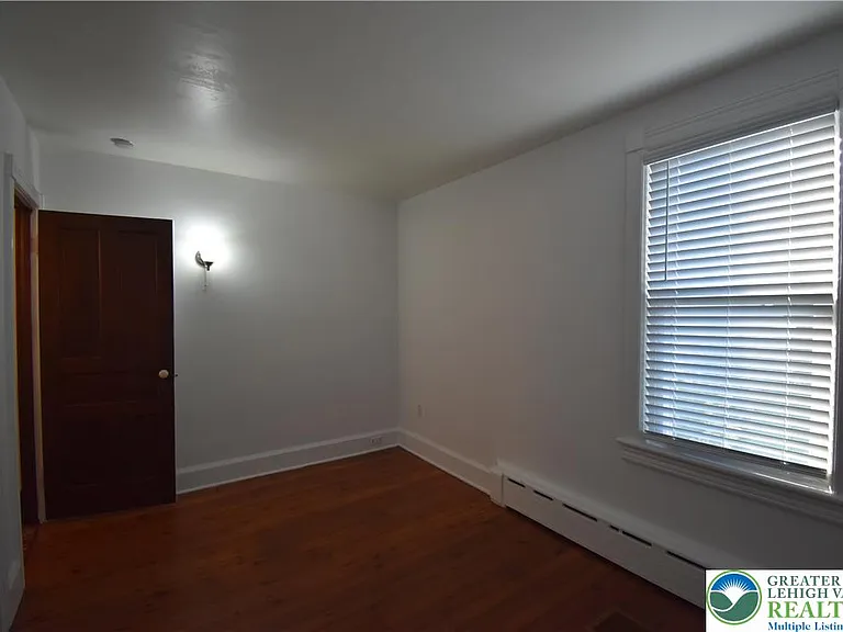 204 N 9th St — Photo 22