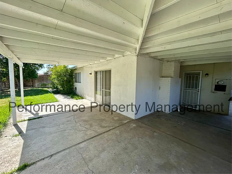 2401 Sherwood Ave — Photo 13