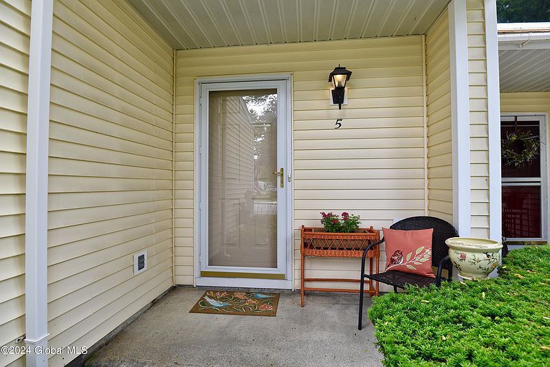 3rd image of 5 Alydar Court