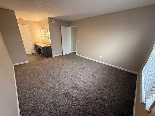 Continent French Quarter Apt — Photo 41
