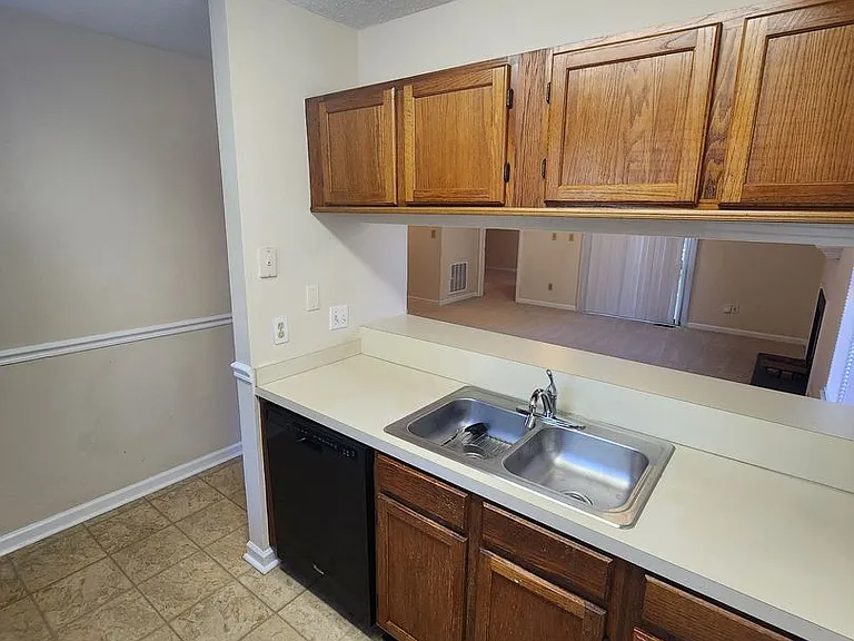 519 Woodwinds Dr — Photo 4