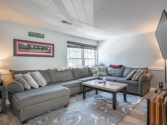 5th image of 21 Arlington Street #B