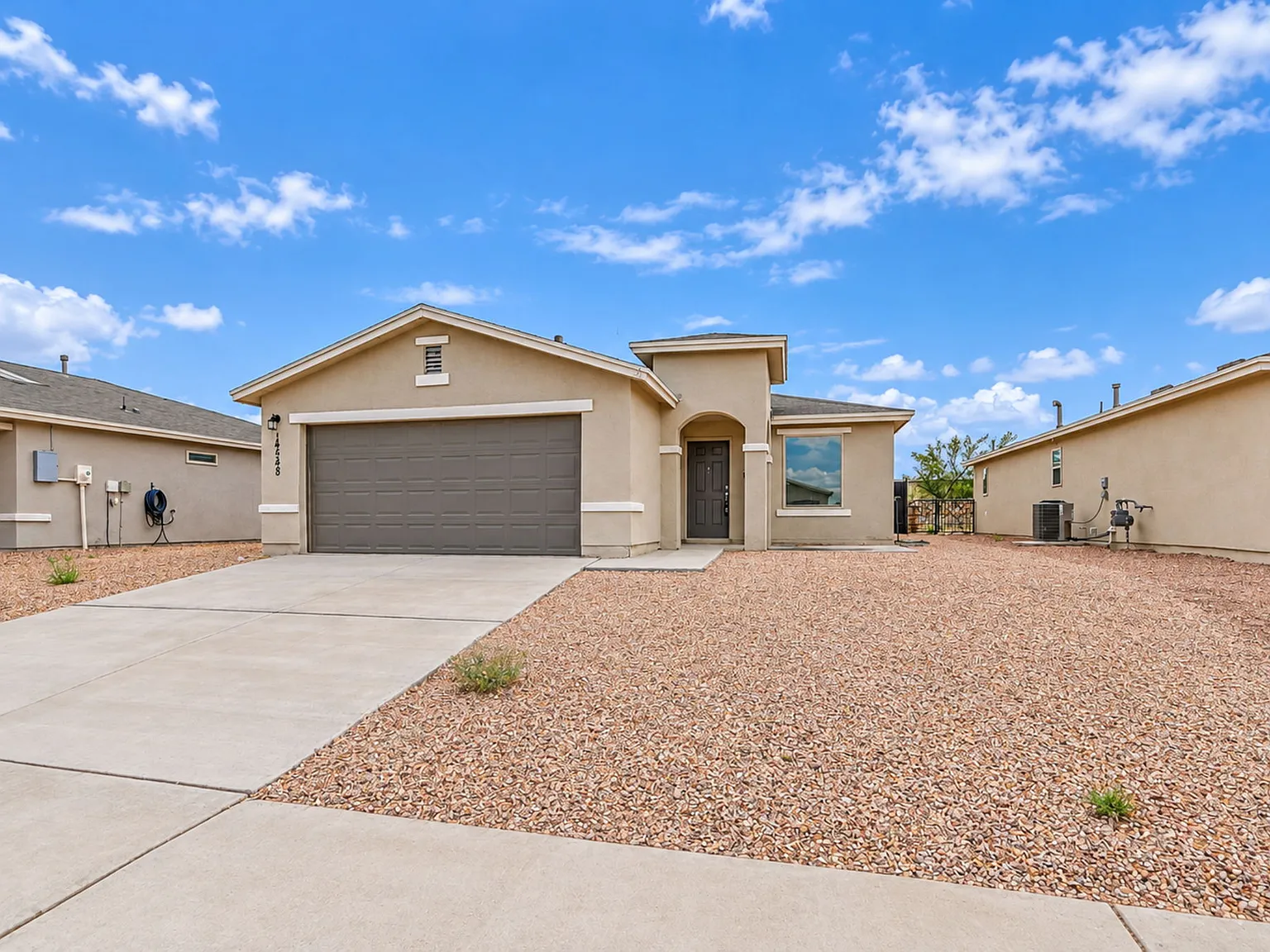 14548 Faxon Yucca - 1 — Photo 2