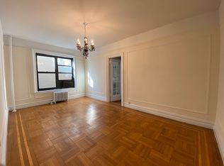 195 W 10th St #1R, New York, NY 10014