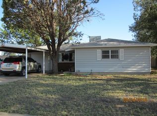 101 3rd St, Plains, TX 79355